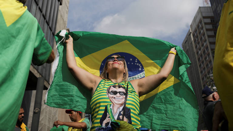 Apoiadores do ex-presidente Jair Bolsonaro (PL) durante ato na avenida Paulista, em São Paulo.
