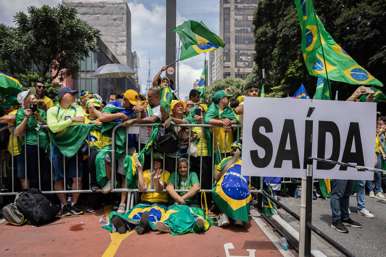 Manifestantes participam de ato na Avenida Paulista em defesa do ex-presidente Jair Bolsonaro, naavendia Paulista em São Paulo.