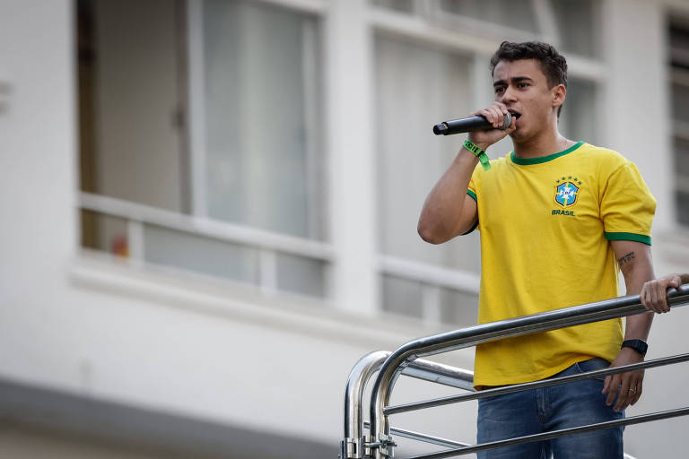 Fala de Nikolas ao lado de Bolsonaro expõe direita acuada e mira mobilização