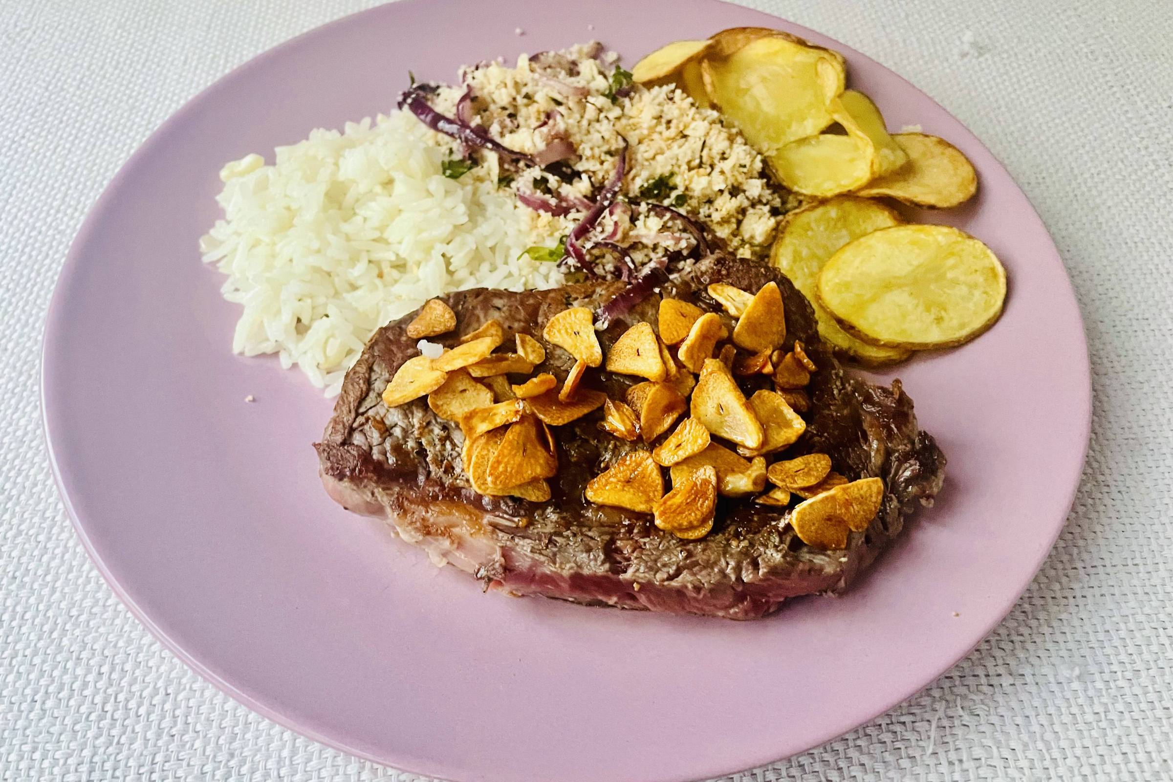 With garlic, farofa and potatoes, Oswaldo Aranha steak is the face of Rio – 02/26/2024 – Marcão’s Recipes