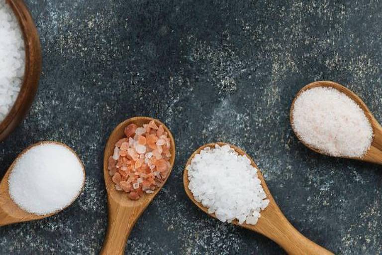 Sal rosa do Himalaia, light, refinado: qual o melhor tipo de sal para a saúde?