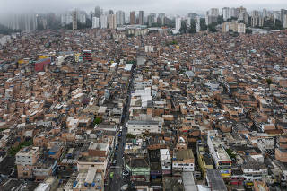 Paraisopolis faz 100 anos. Vista aerea da favela de Paraisopolis