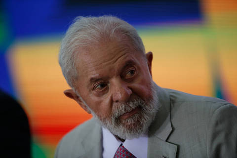 BRASILIA, DF,  26- 02-2024 O presidente Lula participa de coletiva de imprensa sobre o Programa de Democratizacao dos Imoveis da Uniao com a ministra da gestao da inovacao Esther Dweck (FOTO  Gabriela Biló /Folhapress)