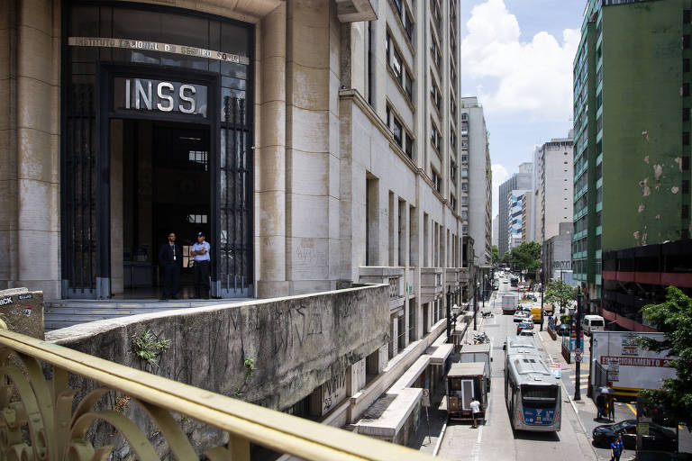 Sede do INSS no Viaduto Santa Ifigênia, no centro de São Paulo (SP)