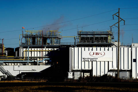FILE PHOTO: A general view of the JBS USA Worthington pork plant  in  Minnesota, U.S., October 28, 2020. REUTERS/Bing Guan/File Photo/File Photo ORG XMIT: FW1