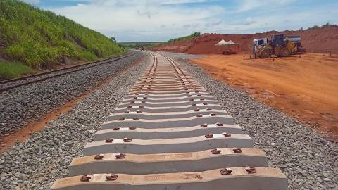 Primeiros quilômetros de trilhos da ferrovia estadual de Mato Grosso são concluídos pela concessionária Rumo
