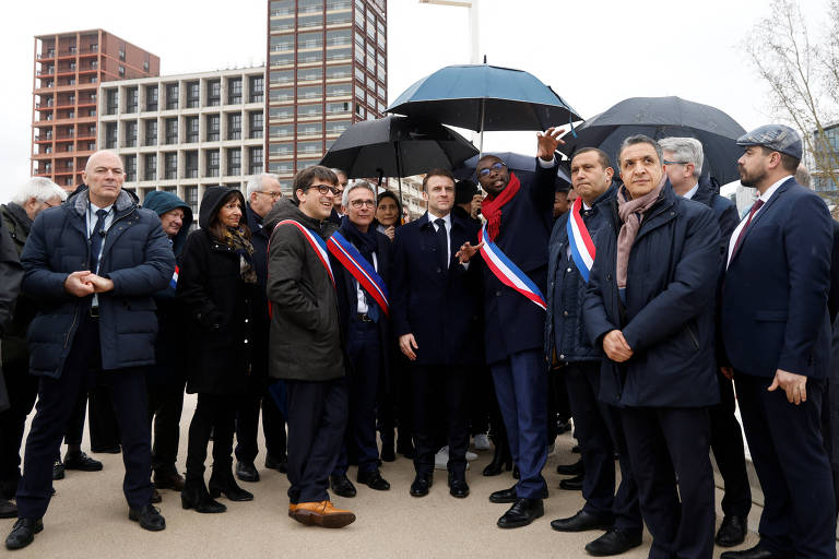 Emmanuel Macron visita a Vila Olímpica Paris 2024 em Saint-Denis, ao norte de Paris