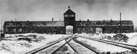 ORG XMIT: 515301_1.tif An undated archive photograph shows Auschwitz II-Birkenau's main guard house which prisoners called 