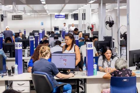 Nova unidade do Descomplica SP, na Lapa, que oferece mais de 350 serviços municipais, como obter a carteira de trabalho 