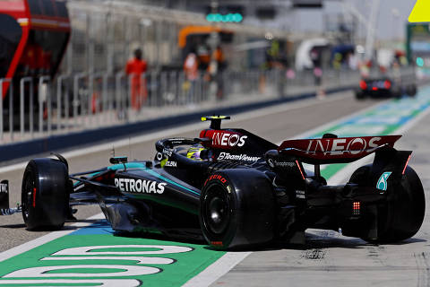 Formula One F1 - Pre-Season Testing - Bahrain International Circuit, Sakhir, Bahrain - February 23, 2024 Mercedes' Lewis Hamilton during testing REUTERS/Hamad I Mohammed
