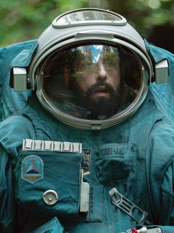 Adam Sandler em cena do filme 'O Astronauta', de Johan Renck