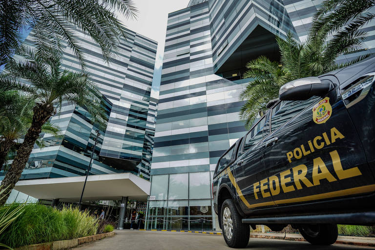 Polícia Federal faz operação contra servidor da própria corporação suspeito de assédio