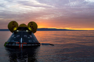 NASA's Artemis II crew trains off coast of California