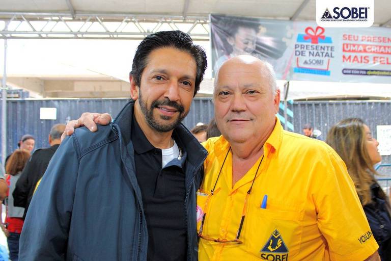 Prefeito Ricardo Nunes e o dirigente da Sobei, Luiz Baldo Sobrinho, durante festa em outubro de 2023