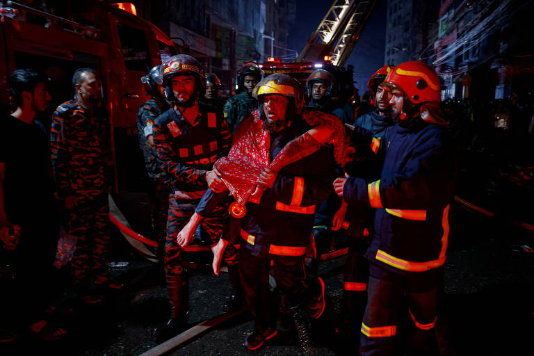 Incêndio em prédio com restaurantes em Bangladesh deixa ao menos 46 mortos
