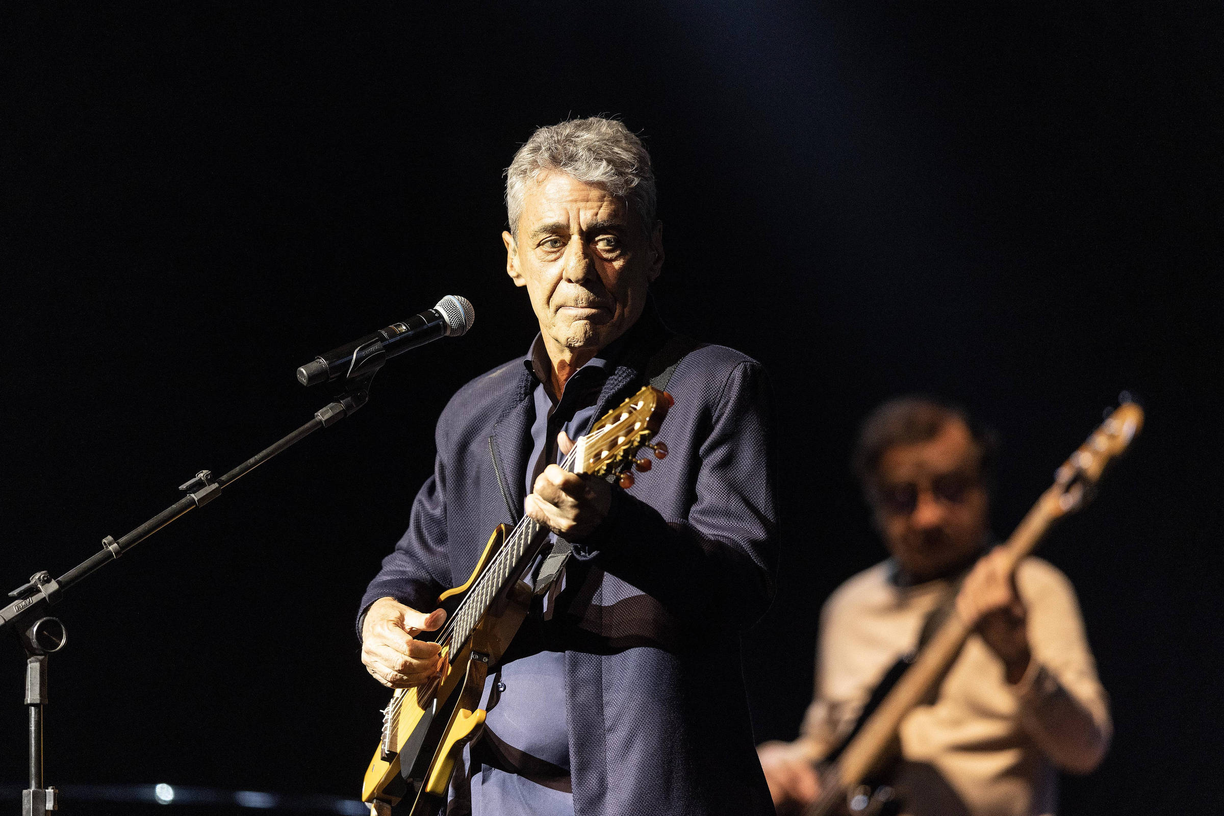 Mônica Bergamo: Chico Buarque endorses Lula and says that Israel promotes genocide of Palestinians in Gaza