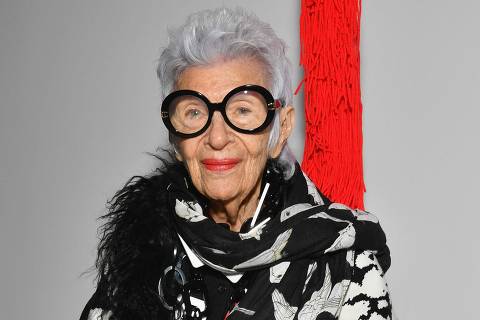(FILES) Iris Apfel attends the Calvin Klein Collection fashion show during New York Fashion Week on September 7, 2017 in New York City. Iris Afpel, centenarian style icon from the New York borough of Queens immediately recognizable by her oversized owlish glasses, died on March 1, 2024 at age 102, according to her Instagram account. (Photo by Dia DIPASUPIL / GETTY IMAGES NORTH AMERICA / AFP)