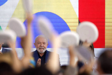 Ato de Bolsonaro foi de cidadão que tentou dar golpe e sabe que pode ser preso, diz Lula