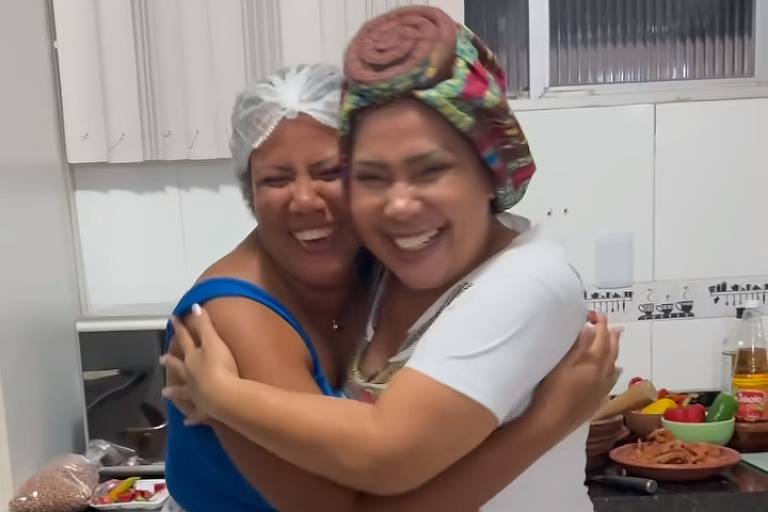 BBB 24: Namorada de Davi janta com mãe de Gil do Vigor e dupla troca receitas: 'Somos cozinheiras'