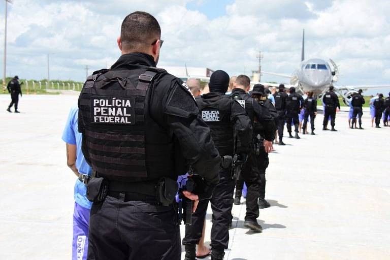 Fernandinho Beira-Mar e mais 22 detentos são transferidos do presídio de Mossoró