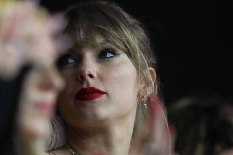 Taylor Swift pede que fãs saiam para votar, mas não declara apoio a candidatos