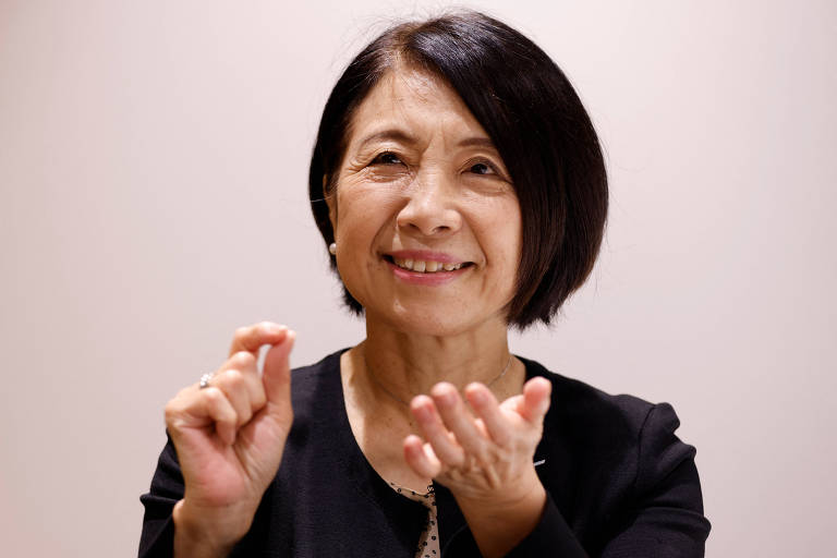 Makiko Ono, CEO da empresa de bebidas Suntory, sorri durante entrevista