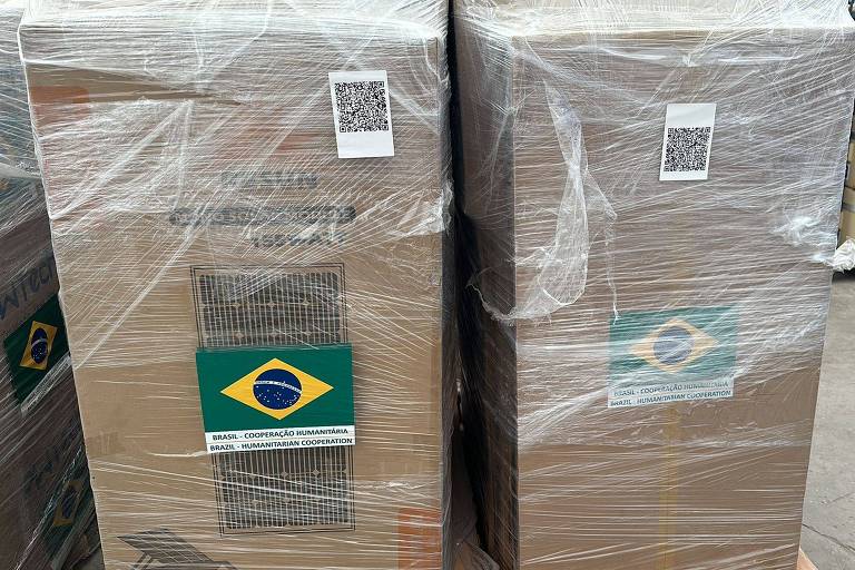 Pacote de ajuda humanitária a Gaza enviada pelo Brasil em tenda no Egito
