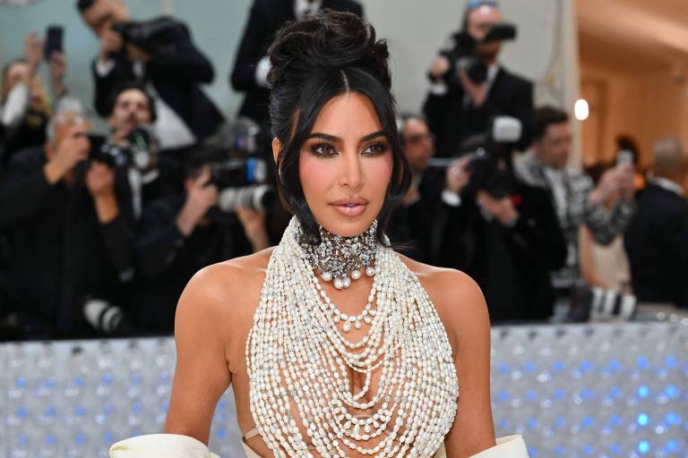 Kim Kardashian lança sutiã com mamilos enrijecidos; veja como funciona