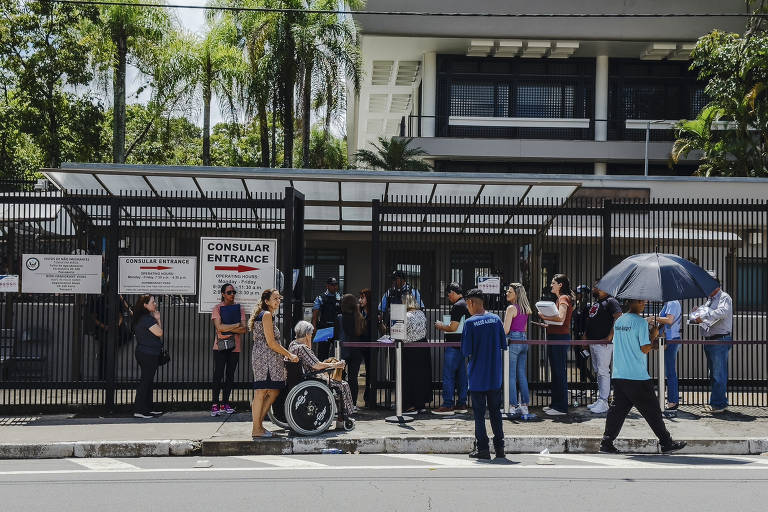 No consulado americano, em Santo Amaro, a entrada também só é permitida a partir de 15 minutos antes do horário agendado