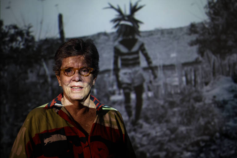 Antropóloga que levou filhas a aldeia indígena durante pesquisas completa 50 anos na USP