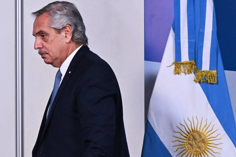 Investigado por corrupção, Alberto Fernández é afastado do comando peronista na Argentina