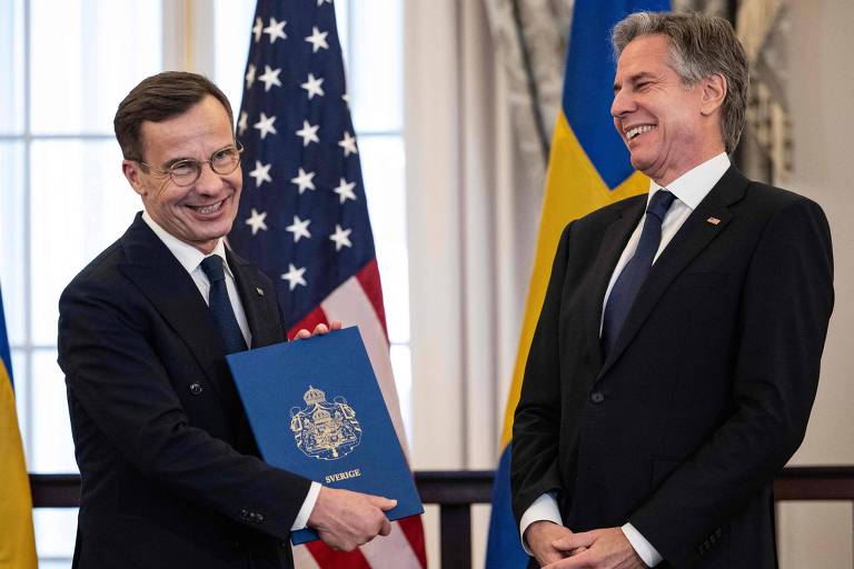 O primeiro-ministro da Suécia, Ulf Kristersson, em Washington com o secretário de Estado dos Estados Unidos, Antony Blinken, durante cerimônia que oficializou o ingresso de Estocolmo na Otan