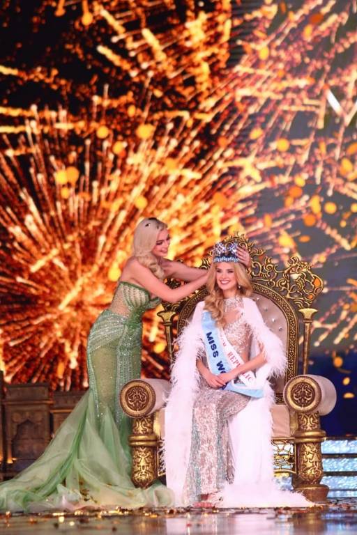 A representante da República Tcheca, Krystyna Pyszková, 23, é a nova Miss Mundo