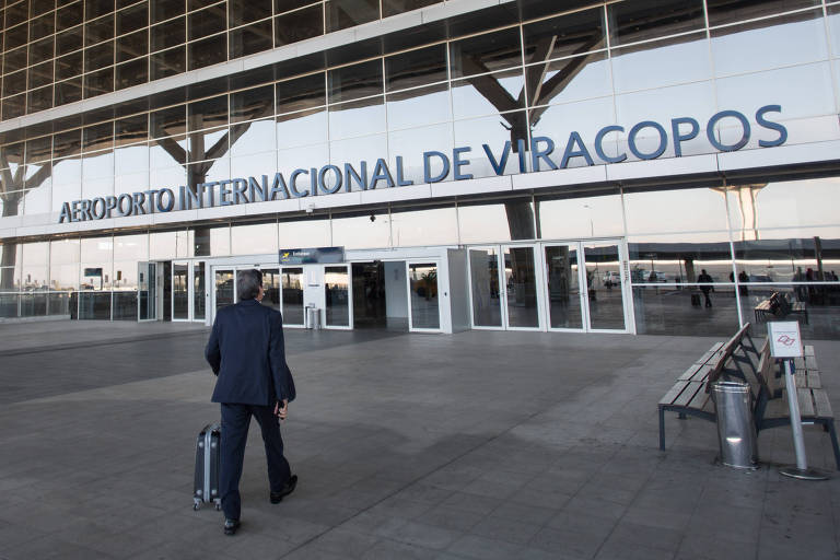 Área de embarque do aeroporto de Viracopos, em Campinas (SP)