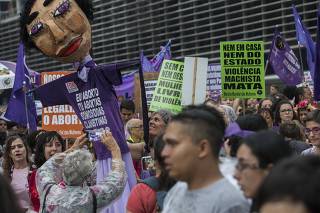 Movimentos de mulheres e centrais sindicais contra o presidente Jair Bolsonaro