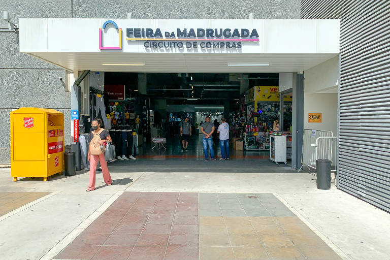 Entrada do shopping Feira da Madrugada, no Brás, no centro de São Paulo