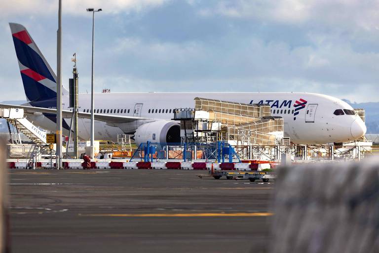 Boeing 787 Dreamliner da Latam no Aeroporto Internacional de Auckland, na Nova Zelândia