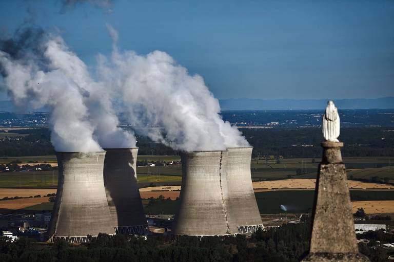 Energia nuclear vive renascimento na era da transição energética, com cinco novas 'Itaipus' em construção