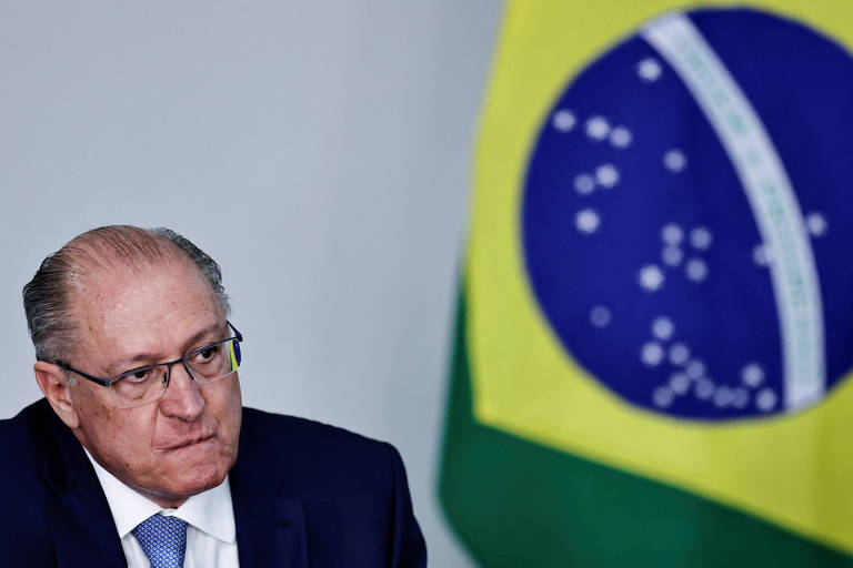 Dólar entre R$ 4,90 e R$ 5 é competitivo para o Brasil, diz Alckmin