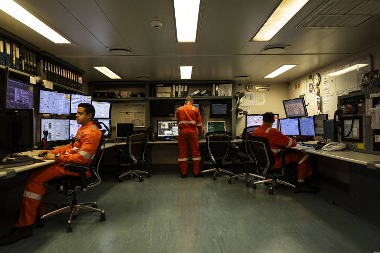 Sala de controles, de onde funcionários monitoram segurança da plataforma