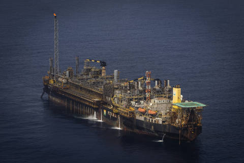 VITÓRIA, ES, 01.03.2024: A plataforma de extração de petróleo tipo FPSO, P-57 da Petrobras, no Espírito Santo. (Foto: Bruno Santos/ Folhapress)
