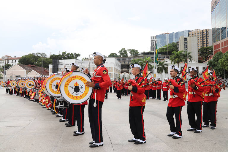 Banda dos fuzileiros navais da Marinha se apresenta no Museu do Amanhã, no Rio de Janeiro