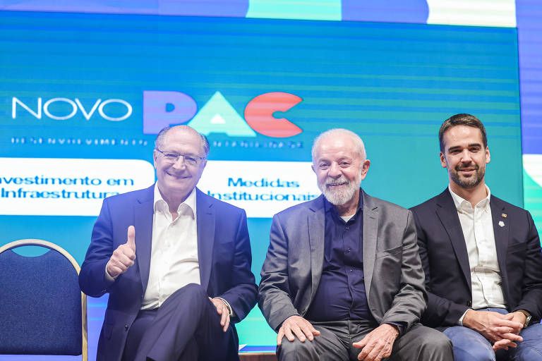 Lula cita Bolsonaro e Milei e aponta risco para a democracia