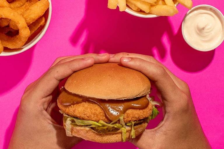 Xuxa abre fast-food vegano em SP com peixe e hambúrguer feitos de vegetais