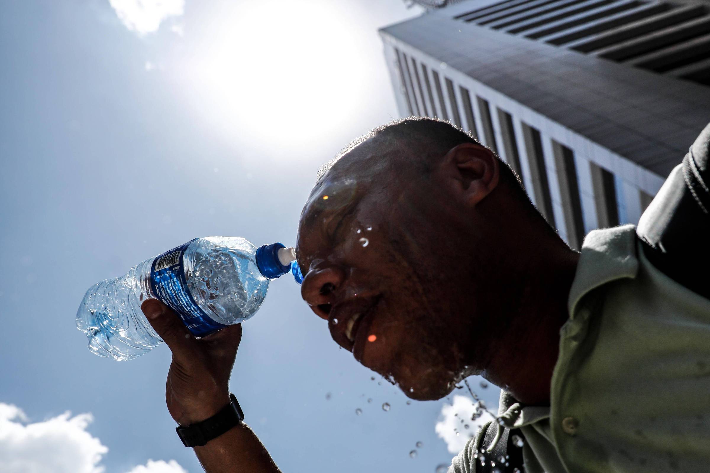 Em meio à onda de calor, saiba identificar sinais de que o corpo está em estresse térmico