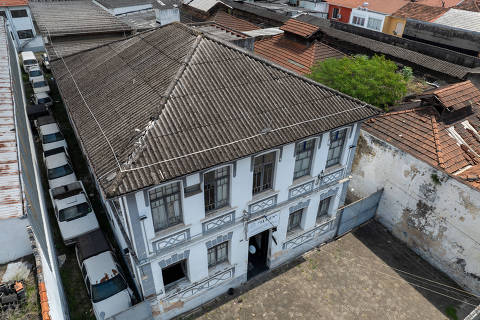 SÃO PAULO, SP - 15.03.2024 - Prédia da Sucen (Superintendência de Controle de Endemias), abandonado em Pinheiros. (Foto: Danilo Verpa/Folhapress, COTIDIANO)