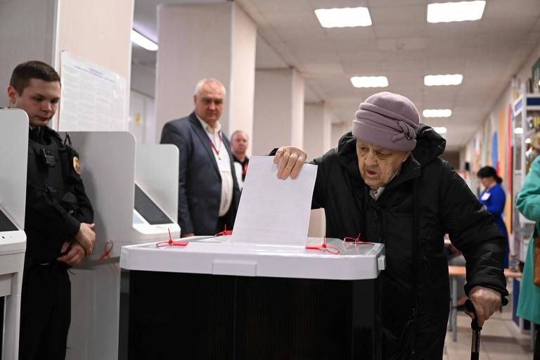 Russos vão às urnas em segundo dia de eleições presidenciais; veja fotos de hoje