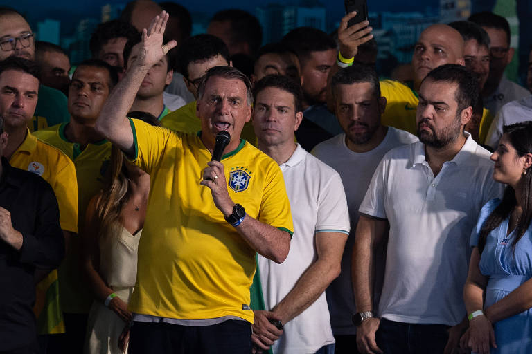 Tempo vai mensurar danos causados por Bolsonaro, diz leitor, sobre denúncias ao ex-presidente