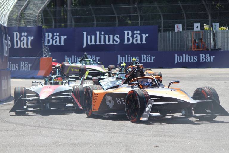 Piloto da McLaren faz ultrapassagem nos metros finais e conquista etapa de São Paulo da Fórmula E
