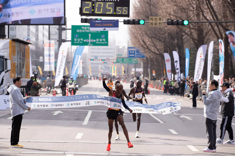 Jemal Yimer Mekonnen vence maratona de Seul; veja fotos de hoje